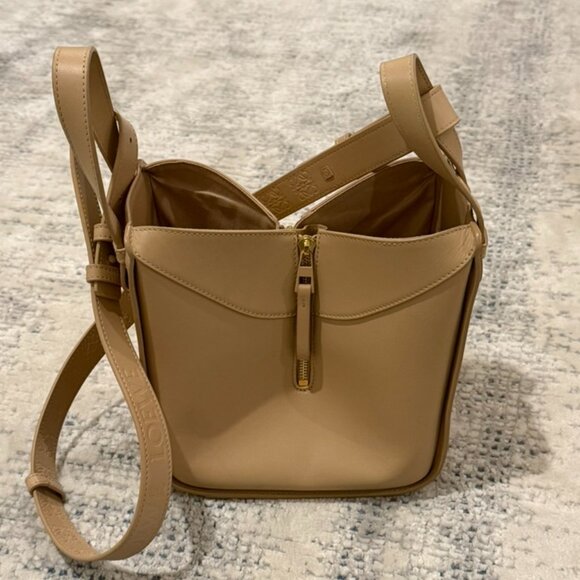 Loewe Hammock Bag - Picture 1 of 9